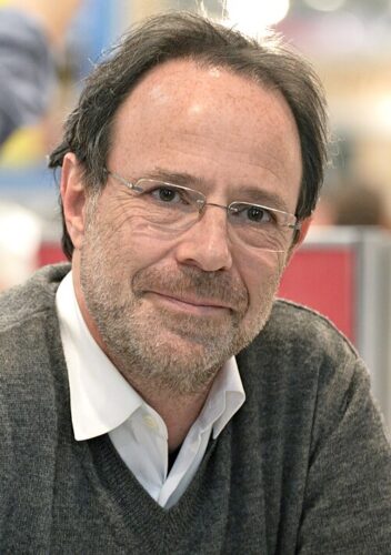 Quel est le titre du premier roman de Marc Levy ? 