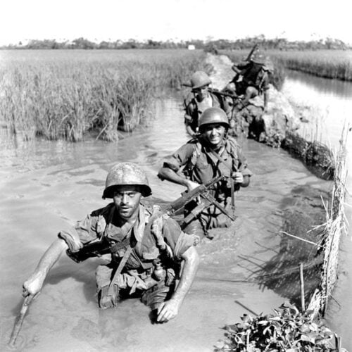 Quelle autre conflit a été entraîné par la guerre d’Indochine en 1955 ? 