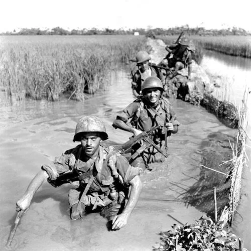 Quelle autre conflit a été entraîné par la guerre d’Indochine en 1955 ? 