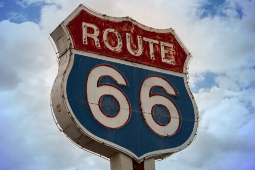 La mythique route 66 permettait de relier la côte est à la côte ouest des États-Unis. Vrai ou faux ? 