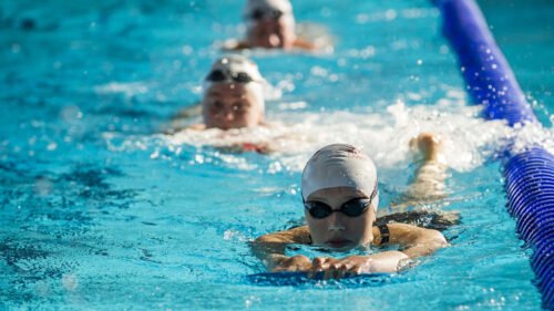 Laquelle de ces nages doit être pratiquée de manière symétrique au niveau des bras et des jambes ? natation