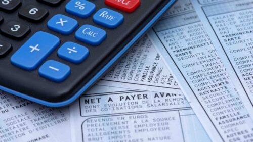 Le montant du SMIC net mensuel en France dépasse 1400 €. Vrai ou faux ? 