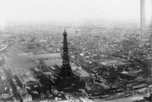 La tour Eiffel a été construite pour l'Exposition Universelle de Paris de 1900. Vrai ou faux ? 