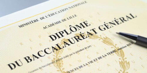 À partir de quelle année en France, les filles et les garçons ont-ils eu les mêmes épreuves au baccalauréat ? 
