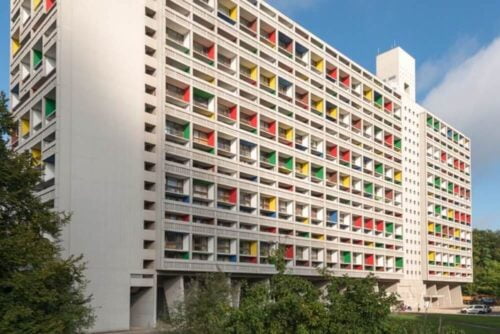 Dans quelle ville française peut-on visiter la Cité Radieuse de Le Corbusier ? 