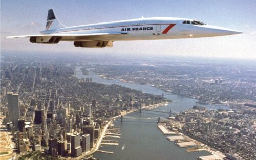 À bord de l'avion Concorde, quelle était la durée nécessaire pour relier Paris à New York ? 