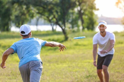 Quel est le nom du sport collectif que l'on nomme couramment le frisbee ? 
