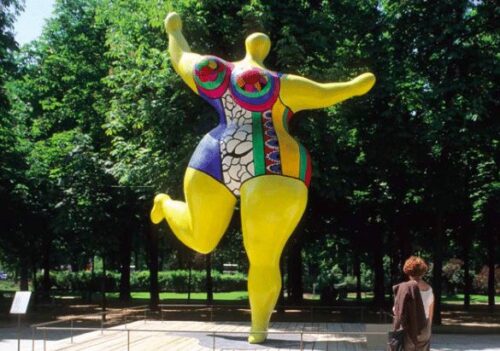 À qui doit-on cette sculpture d'une femme ? 