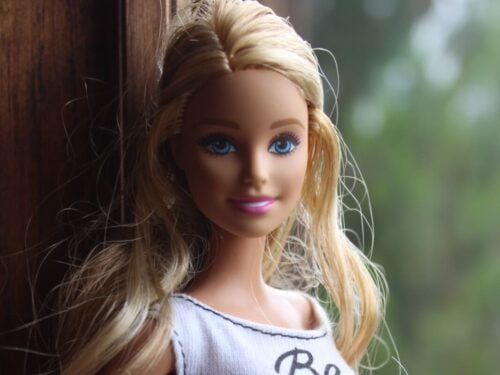 La première poupée Barbie a été commercialisée en 1929. Vrai ou faux ? 
