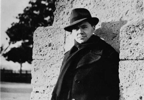 Quel était l’un des surnoms choisis par Jean Moulin pour échapper aux autorités allemandes pendant la Seconde Guerre mondiale ? 