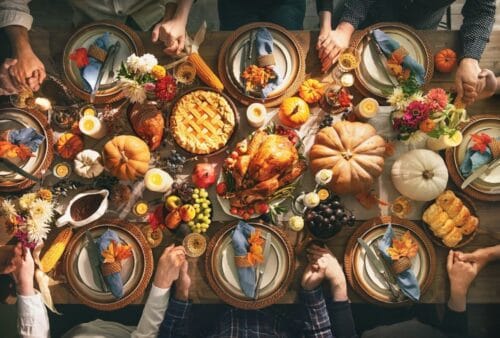 Aux États-Unis, quel est le jour de la semaine où se déroule toujours Thanksgiving au mois de novembre ? 
