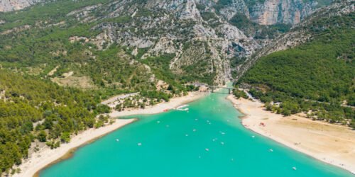 Quel est le nom de ce lac situé dans les gorges du Verdon ? 