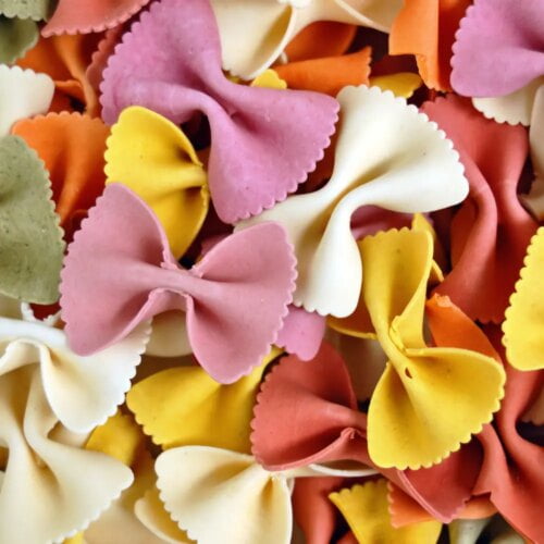 Les pâtes de type farfalle ont une forme de nœud-papillon. Vrai ou faux ? 