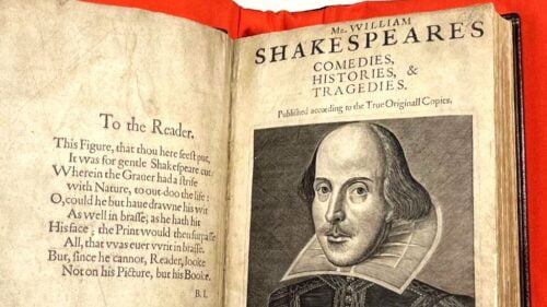 Combien de pièces de théâtre sont aujourd’hui attribuées à William Shakespeare ? 