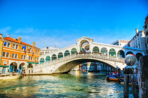 Quel est le nom de ce pont situé à Venise ? 