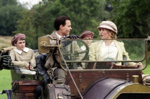 Quel personnage est incarné au cinéma par Johnny Depp en 2004 ? 