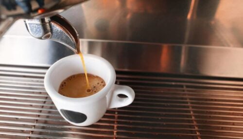 Quelle est la recette d’un café Macchiato, très populaire en Italie ? 