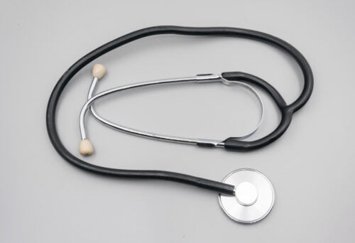 Comment se nomme cet outil médical permettant d’amplifier et d’écouter les sons internes du corps ? 