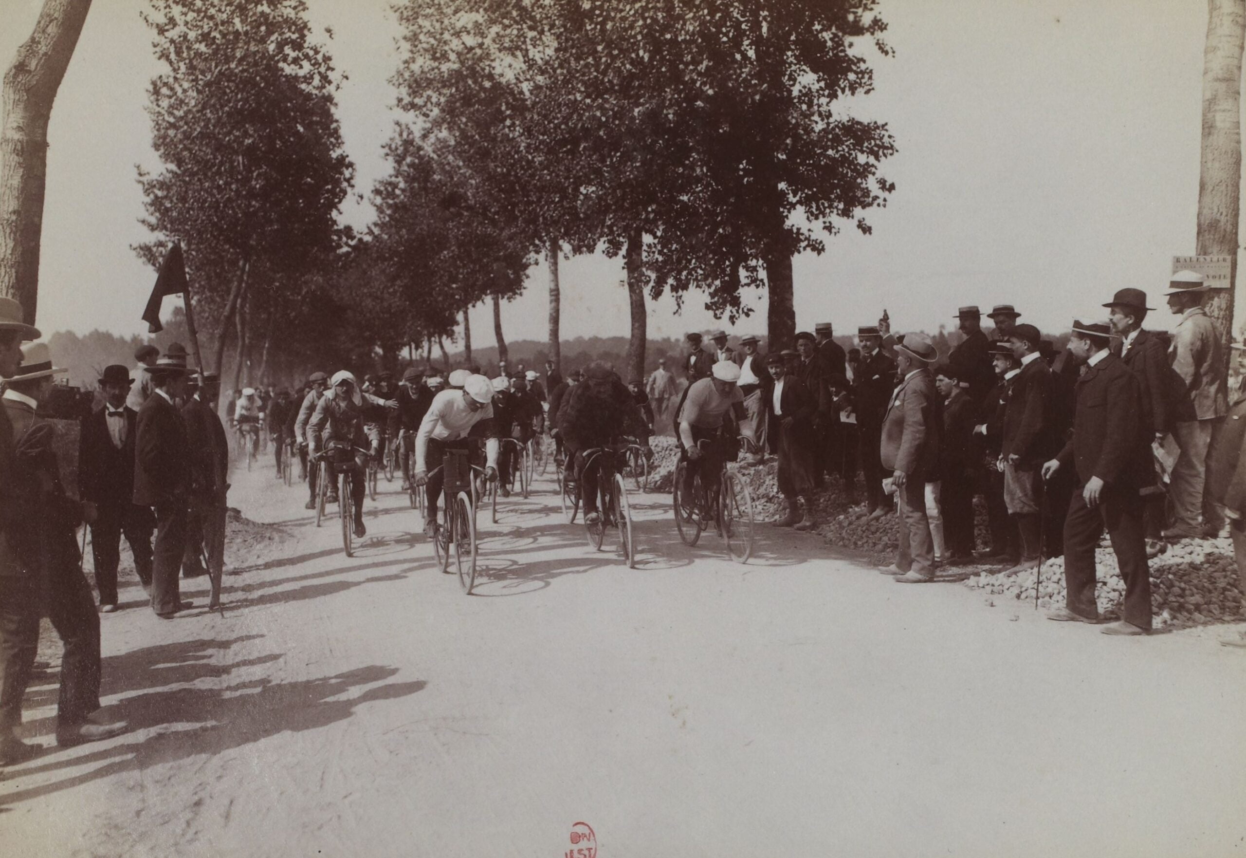 En quelle année s’est élancée la première édition de la course du Tour de France ? 