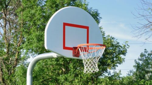 À quelle hauteur réglementaire doit se situer un panier de basket lors d’un match professionnel sénior selon la fédération internationale de basketball ? 