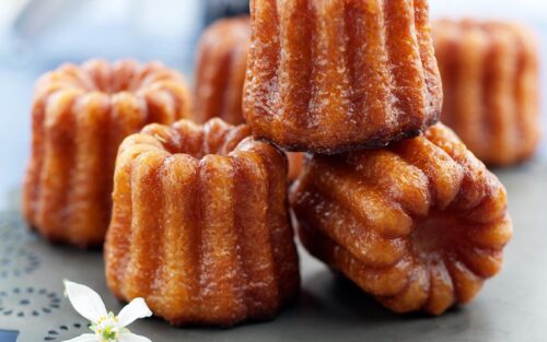 Quel alcool retrouve-t-on habituellement dans les cannelés bordelais ? 