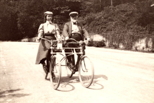 Comment s’appelle l’ancêtre du tandem qui positionnait les deux utilisateurs côte à côte ? 