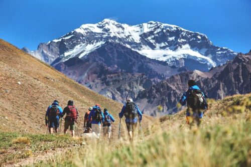 Dans quel pays se situe l’Aconcagua, la plus haute montagne d’Amérique du Sud culminant à 6 962 mètres ? 