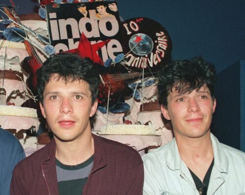 Quel était le prénom du frère jumeau de Nicola Sirkis, membre d’Indochine de 1982 à 1999 ? 