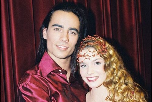 Quel était le nom du chanteur de la comédie musicale “Roméo & Juliette” aux côtés de Cécilia Cara ? 