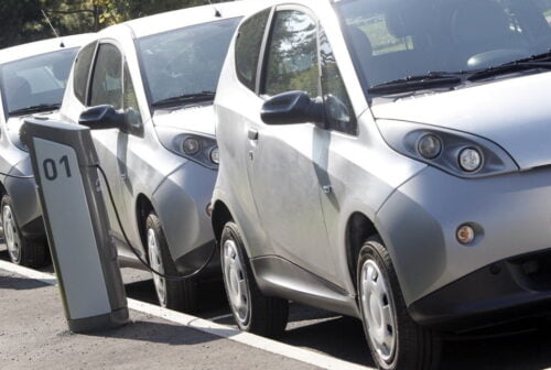 Le service d’autopartage électrique lancé en 2011 par la ville de Paris se nommait Bluecar. Vrai ou faux ? 