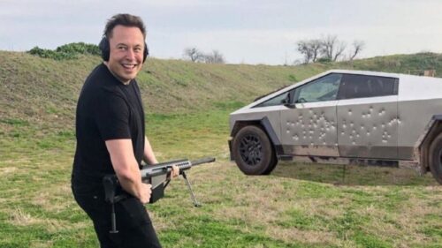Quel est le nom de cette voiture Tesla dévoilée par Elon Musk en 2019 et résistante aux tirs de balles ? 