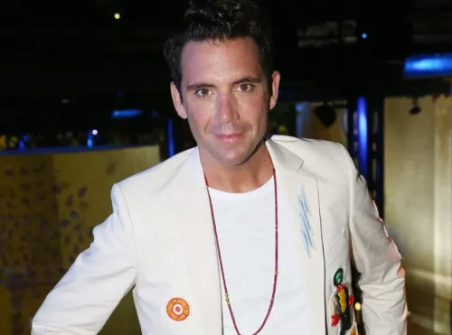 Quelle personnalité est aussi le titre du premier single de l’artiste Mika en 2007 ? 
