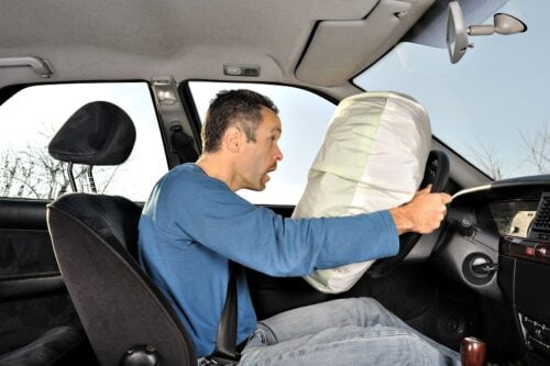 Après un accident ayant déclenché les airbags, les voitures électriques sont généralement envoyées à la casse. Vrai ou faux ? 
