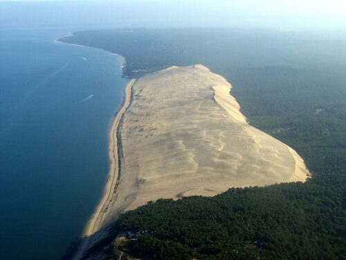 Dans quel département français se situe la grande dune du Pilat ? 