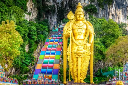 Dans quel pays pouvez-vous voir cette imposante statue de couleur jaune ? 