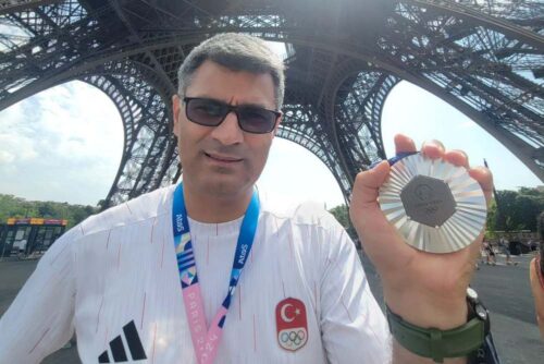 Dans quelle discipline, le sportif turc Yusuf Dikec s’est-il fait remarquer pour son style ? 