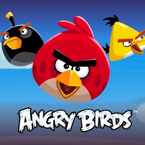 Quels animaux verts, les oiseaux du jeu mobile Angry Birds doivent-ils affronter ? 