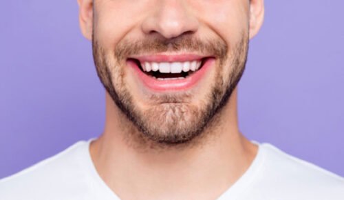Que signifie l'expression française avoir les dents du fond qui baignent ? 