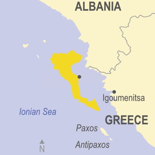 Quelle île ionienne est située entre la Grèce et l’Albanie ? 