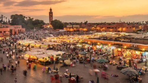 Dans quelle ville trouve-t-on cette place emblématique du Maroc ? 