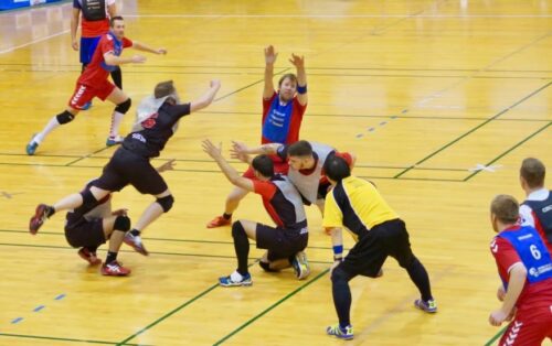 Quelle est la particularité du sport collectif canadien nommé le Kin-ball ? 