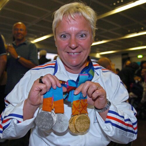 Quel est le sport pratiqué par la plus grande athlète paralympique française, Béatrice Hess, avec 26 médailles dont 20 en or ? 