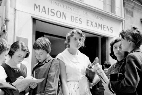 En quelle année la première femme a-t-elle obtenu le diplôme du baccalauréat en France ? 
