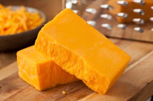 Le fromage cheddar est nommé en référence à la ville de Cheddar en Suisse. Vrai ou faux ? 