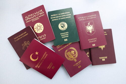 Le Vatican délivre des passeports pour ses ressortissants. Vrai ou faux ? 