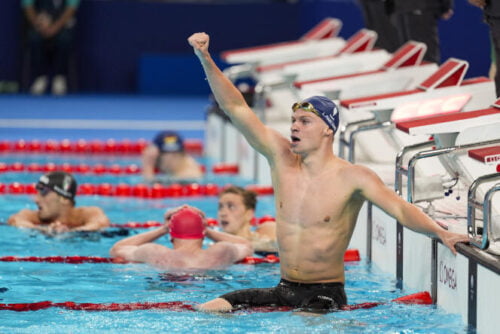 Qui est le commentateur sportif qui a accompagné les victoires de Léon Marchand lors des Jeux olympiques de Paris 2024 sur France TV ? 