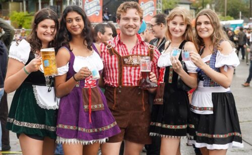 Quelle ville allemande est célèbre pour sa fête de la bière nommée l’Oktoberfest ? 