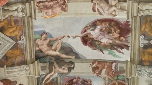 À quel peintre doit-on la fresque sur le plafond de la chapelle Sixtine au Vatican ? 