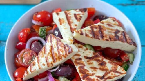 Quel fromage méditerranéen est régulièrement consommé grillé ? 