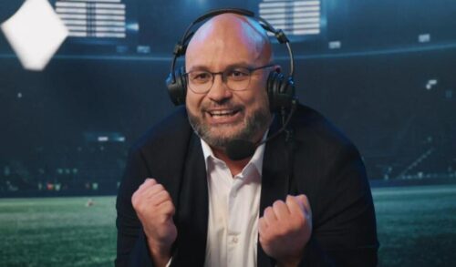 Quel est le nom de ce commentateur sportif qui fait vivre le football sur l’Équipe TV ? 